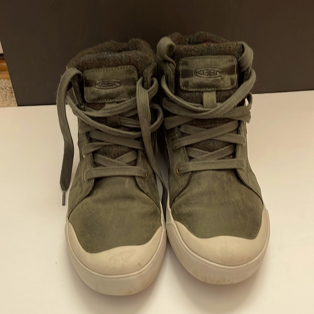 Keen booties. Women’s size 9. Worn twice.